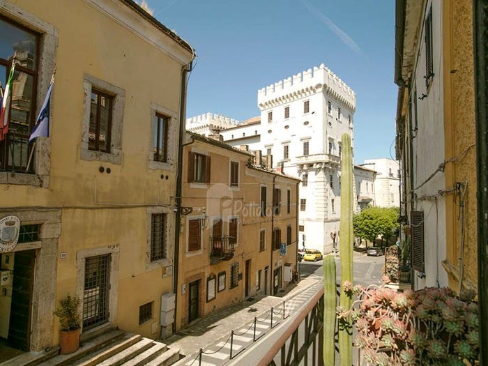 Casa con 6 locali in vendita in Giove