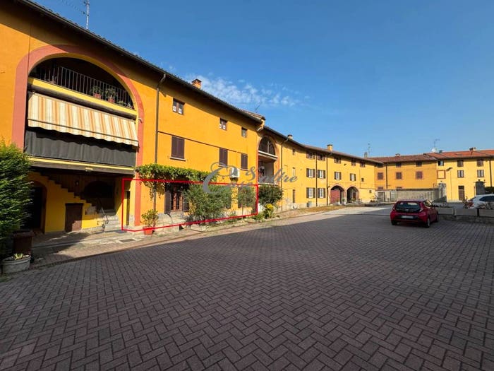 Appartamento trilocale in vendita in Via Airoldi di Robbiate, Centro, Carimate