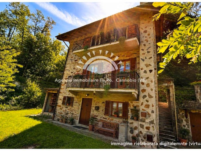 Casa quadrilocale in vendita in Strada Statale di Valle Cannobina, Cannobio