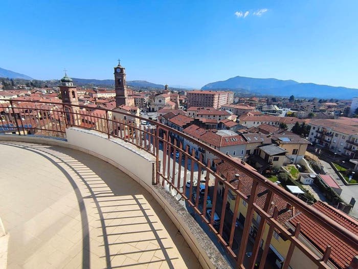 Appartamento con 6 locali in vendita in Piazza Francesco Molines, Centro, Giaveno
