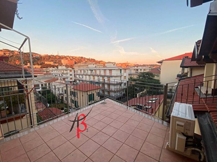 Appartamento bilocale in vendita in Via Vittorio Emanuele II, Centro, Bordighera