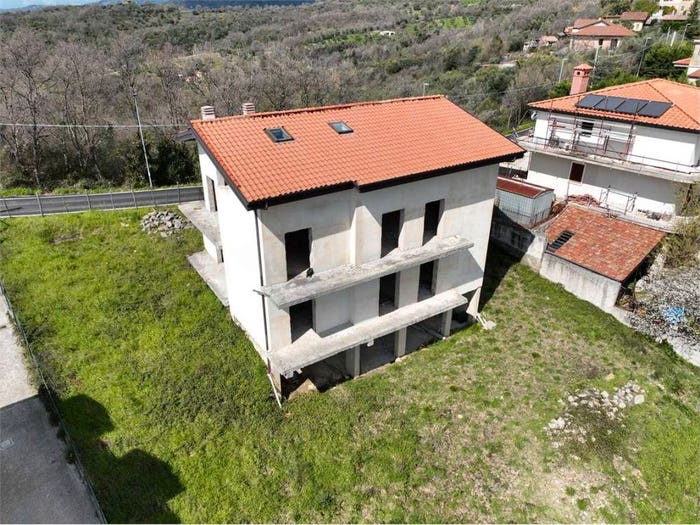 Casa con 6 locali in vendita in Moio della Civitella