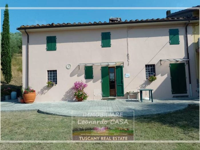 Casa con 6 locali in vendita in Piazza Castello, Larciano