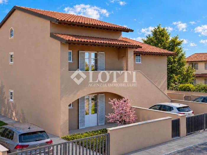 Appartamento quadrilocale in vendita in V Santa Ubaldesca, Centro, Calcinaia