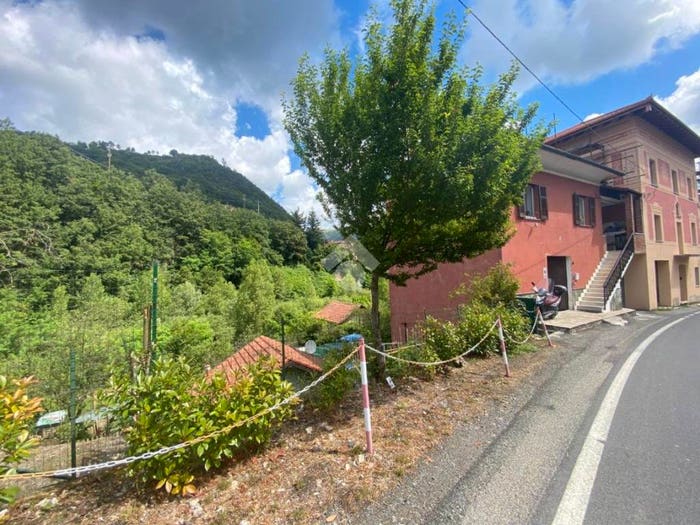 Casa con 5 locali in vendita in Via Roma, Centro, Montoggio