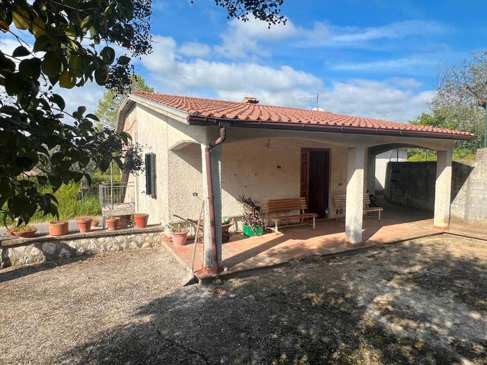Casa con 6 locali in vendita in Via Maglianese, Colleberardo, Montebuono