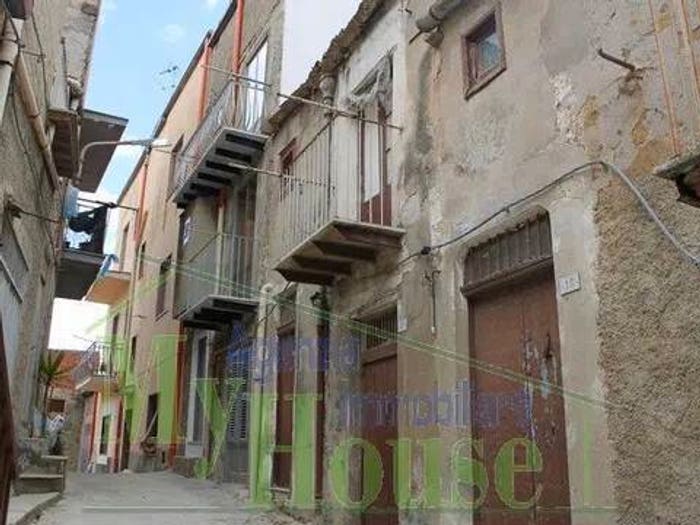 Casa bilocale in vendita in Via Arfeli, Cianciana