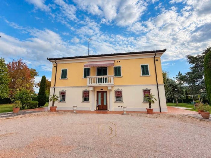 Casa con 6 locali in vendita in Via Ravenna, Aeroporto, Ferrara