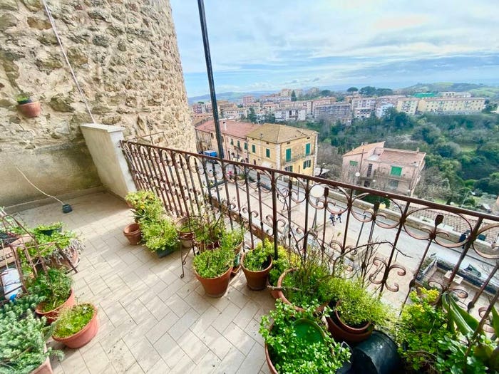 Appartamento con 6 locali in vendita in Via Trento No Number, Centro, Manciano