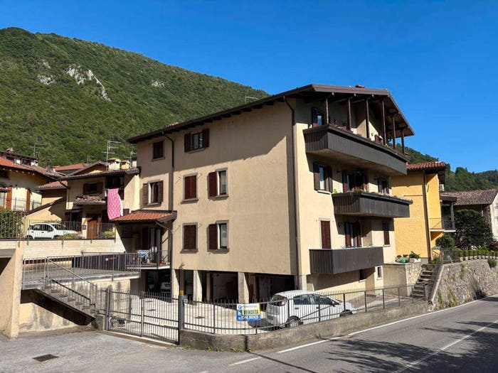 Appartamento quadrilocale in vendita in Via Papa Giovanni XXIII, Villa d'Ogna