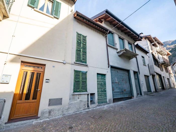 Casa quadrilocale in vendita in Via Settembre, Centro, Dervio