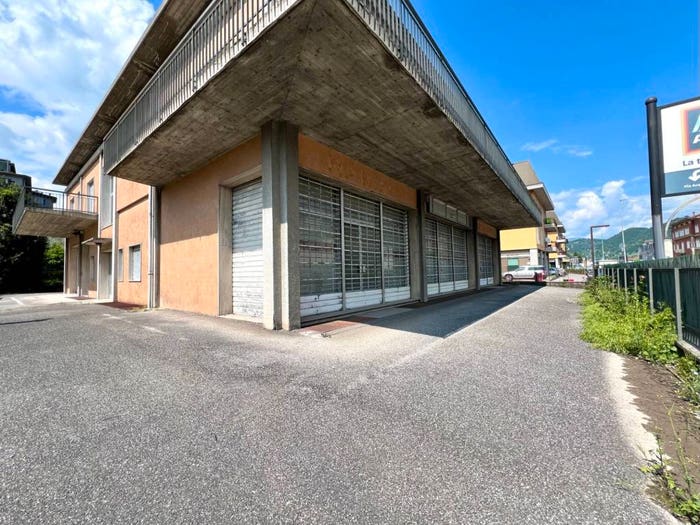 Casa con 6 locali in vendita in Via Provinciale, Centro, Albino