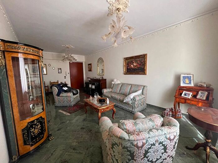 Appartamento con 6 locali in vendita in Via Sbarre Centrali, Reggio Calabria
