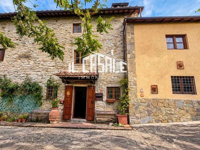 Casa con 6 locali in vendita in Varena, Londa