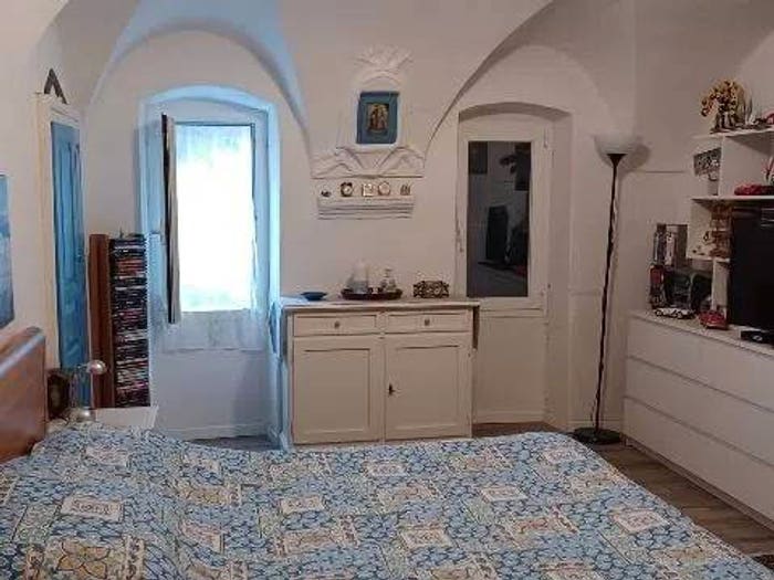 Appartamento trilocale in vendita in Via Garibaldi, Centro, Cipressa