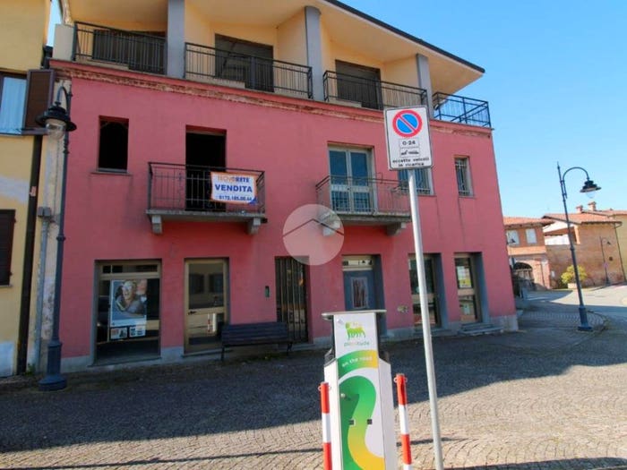 Casa con 6 locali in vendita in Piazza martiri, Centro, Baldissero d'Alba