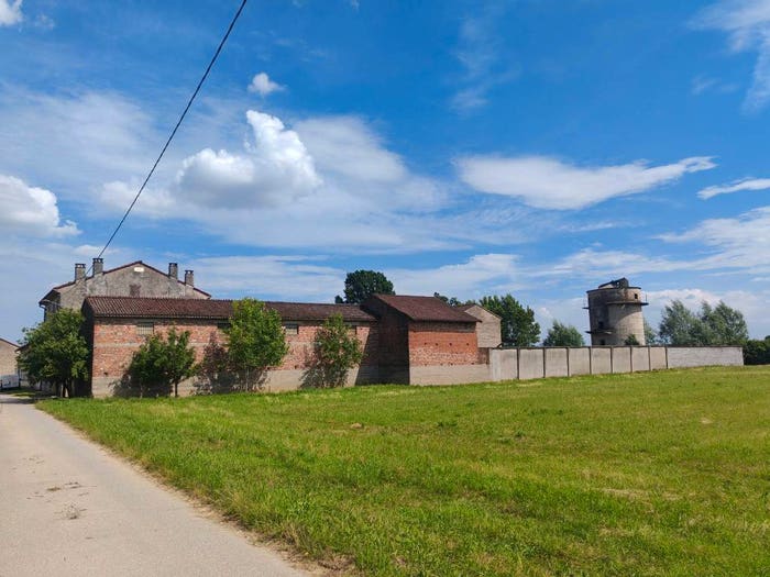 Casa con 6 locali in vendita in Via Leonida Bissolati, Derovere