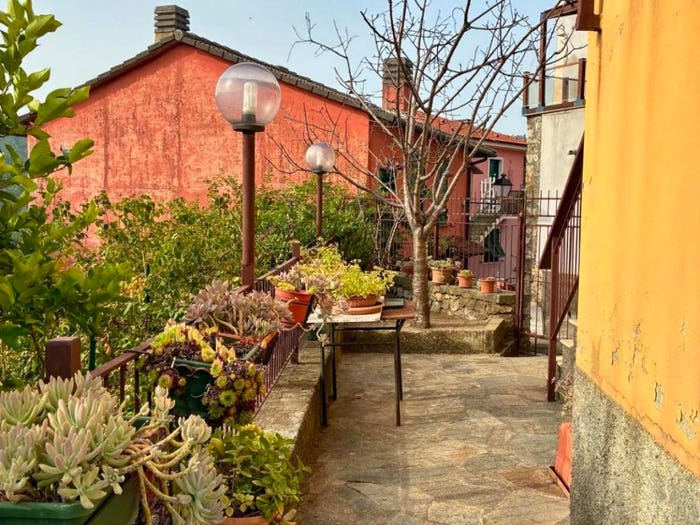 Casa quadrilocale in vendita in Via Sciaccona, Castiglione Chiavarese
