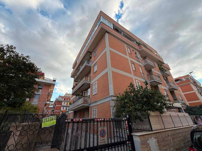 Appartamento trilocale in vendita in Via Andrea del Verrocchio, Casetta Mattei Corviale, Roma