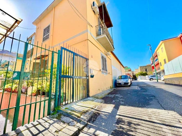 Casa con 6 locali in vendita in Via alessandro d'alessandro, Bagnoli, Napoli