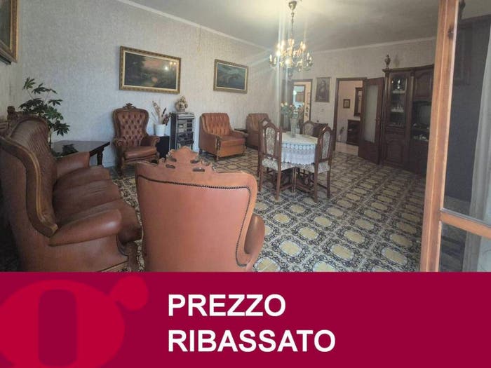 Appartamento trilocale in vendita in via Vincenzo Marrone, Pianura, Napoli