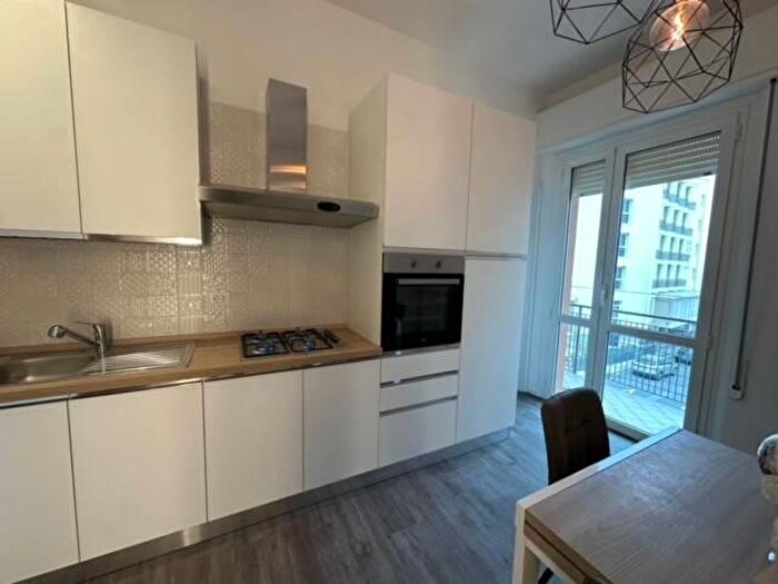 Appartamento trilocale in vendita in Viale Regina Margherita, Rimini