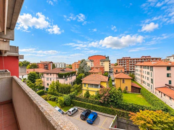 Appartamento trilocale in vendita in Via Gianpaolo Lolmo, Canovine, Bergamo