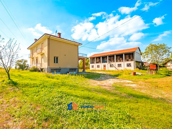 Casa con 6 locali in vendita in Regione Piana, Cherasco