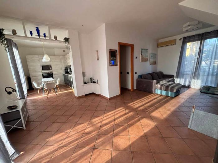 Appartamento quadrilocale in vendita in Via San Luigi, Marina di Massa Centro, Massa