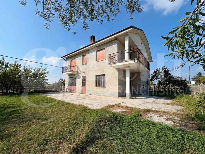 Casa quadrilocale in vendita in Strada Garombi, San Maurizio, Bra