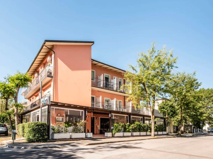Casa con 6 locali in vendita in Via delle Gardenie, Casalborsetti, Ravenna