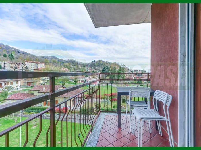 Appartamento trilocale in vendita in Via Selvapiana, Centro, Gavirate