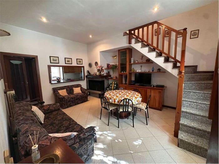 Casa trilocale in vendita in VIA APPIANI, Canzo
