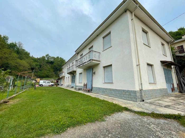 Casa con 6 locali in vendita in Vicolo del Tuffo, Incisa Scapaccino