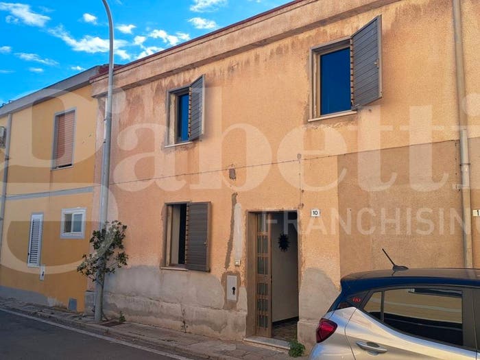 Casa quadrilocale in vendita in Donigala Fenughedu, Donigala Fenugheddu, Oristano