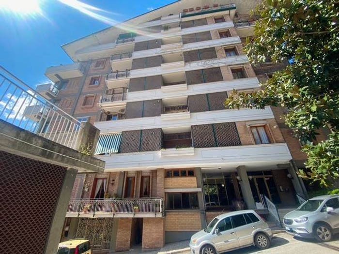 Appartamento con 6 locali in vendita in Via Michele Pironti, Emanuele II C Colombo Morelli e Silvati, Avellino