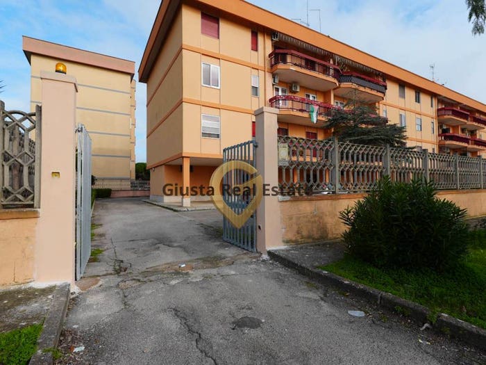 Appartamento con 6 locali in vendita in Via Benvenuto Cellini, Sant'Elia, Brindisi