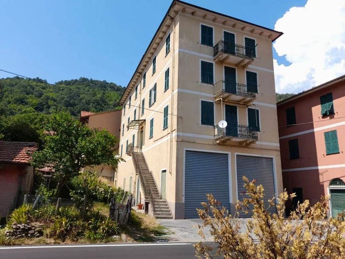 Appartamento con 6 locali in vendita in Via G Barbieri, Centro, Montebruno
