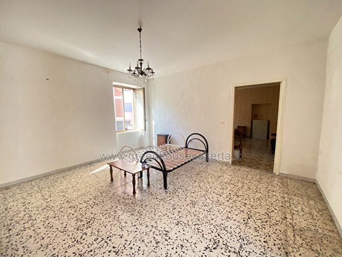 Appartamento trilocale in vendita in Via delle Ville, Caserta