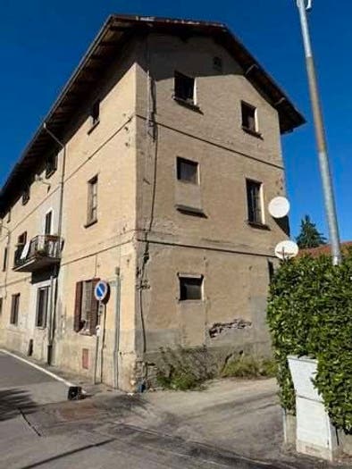 Appartamento trilocale in vendita in Via Libertà, Bernate, Casale Litta