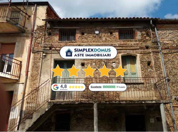 Casa con 5 locali in vendita in Piano Tomaini, Centro, Decollatura