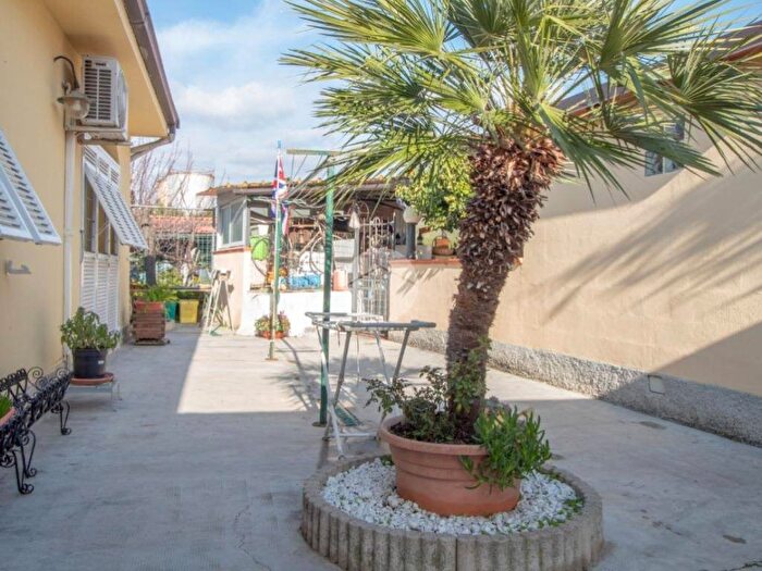 Casa trilocale in vendita in Via Littardi, Porto Maurizio, Imperia