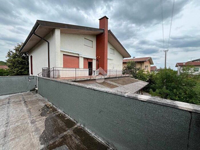 Casa con 6 locali in vendita in Via Monte Canin, Feletto Umberto, Tavagnacco