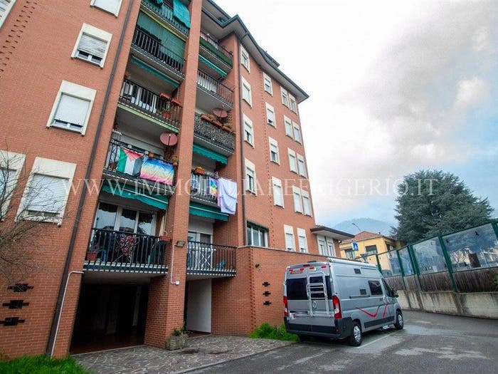 Appartamento quadrilocale in vendita in via Padri Serviti, Centro, Calolziocorte