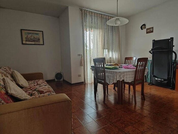 Appartamento con 5 locali in vendita in Via Peschiera, Pantano, Pesaro