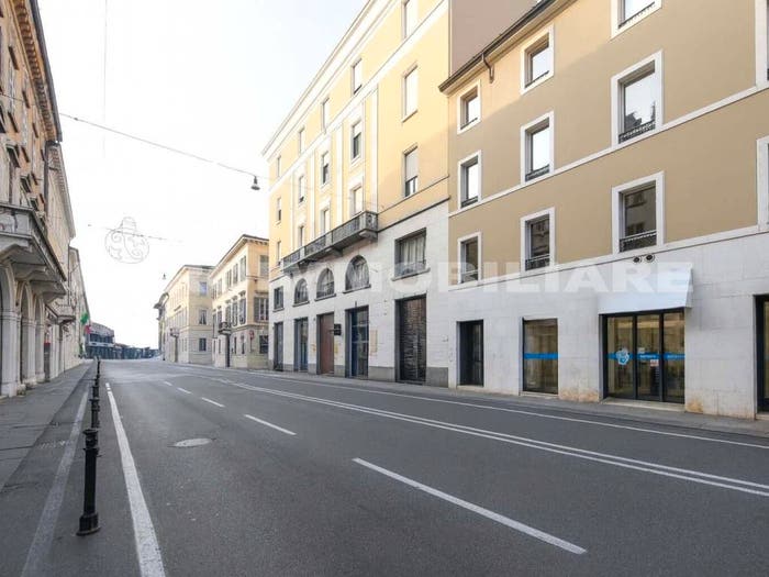 Appartamento con 6 locali in vendita in Tresanda del Sale, Loggia Garibaldi, Brescia