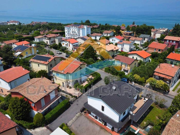 Casa trilocale in vendita in Via Vittorio Alfieri, Centro, Peschiera del Garda