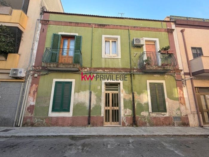 Appartamento con 6 locali in vendita in Via Trento, Cappuccini, Brindisi