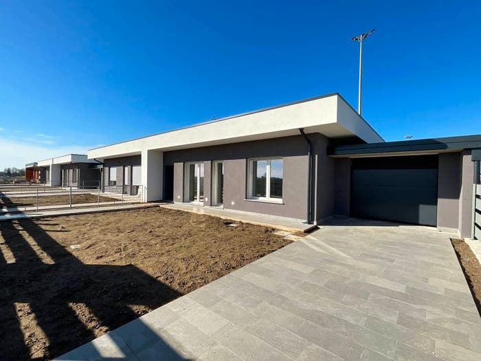 Casa con 5 locali in vendita in Via Grazia Deledda, Ceranova