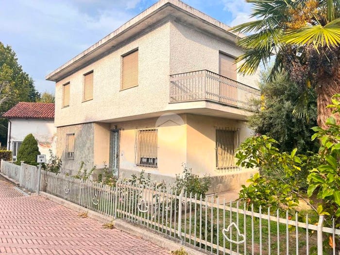 Casa con 6 locali in vendita in Via Circonvallazione, Centro, Gassino Torinese